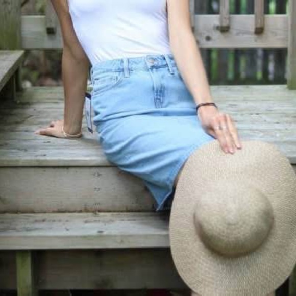 XS/S jean skirt. By Mavi jeans. Never worn. - Picture 4 of 5